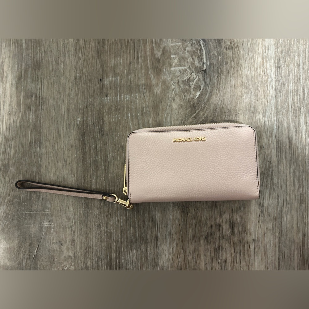 Michael Kors wallet w/ wristlet